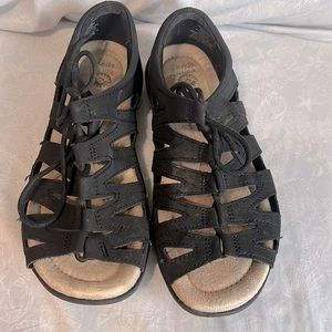 Earth spirit cushioned lace up flat sandals size 8.5